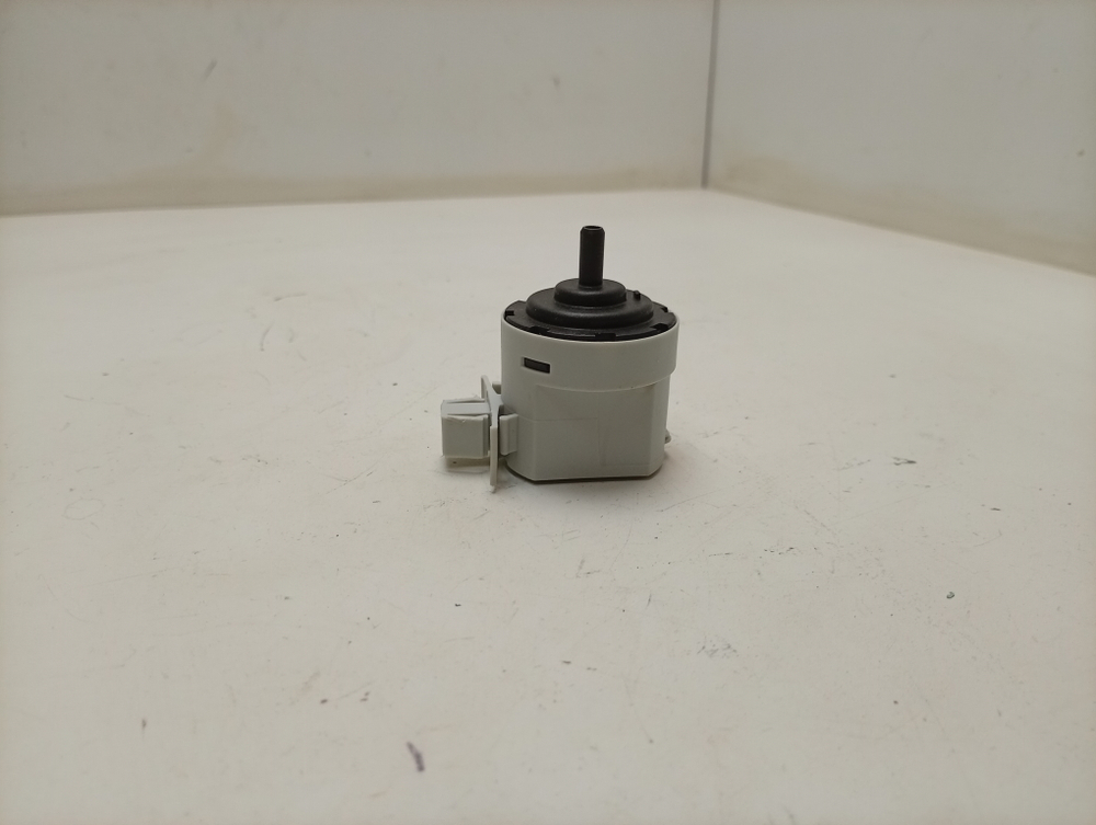 WSPE6H612A кт41 Датчик уровня воды (прессостат) для стиральной машины Beko 2828170500 б/у