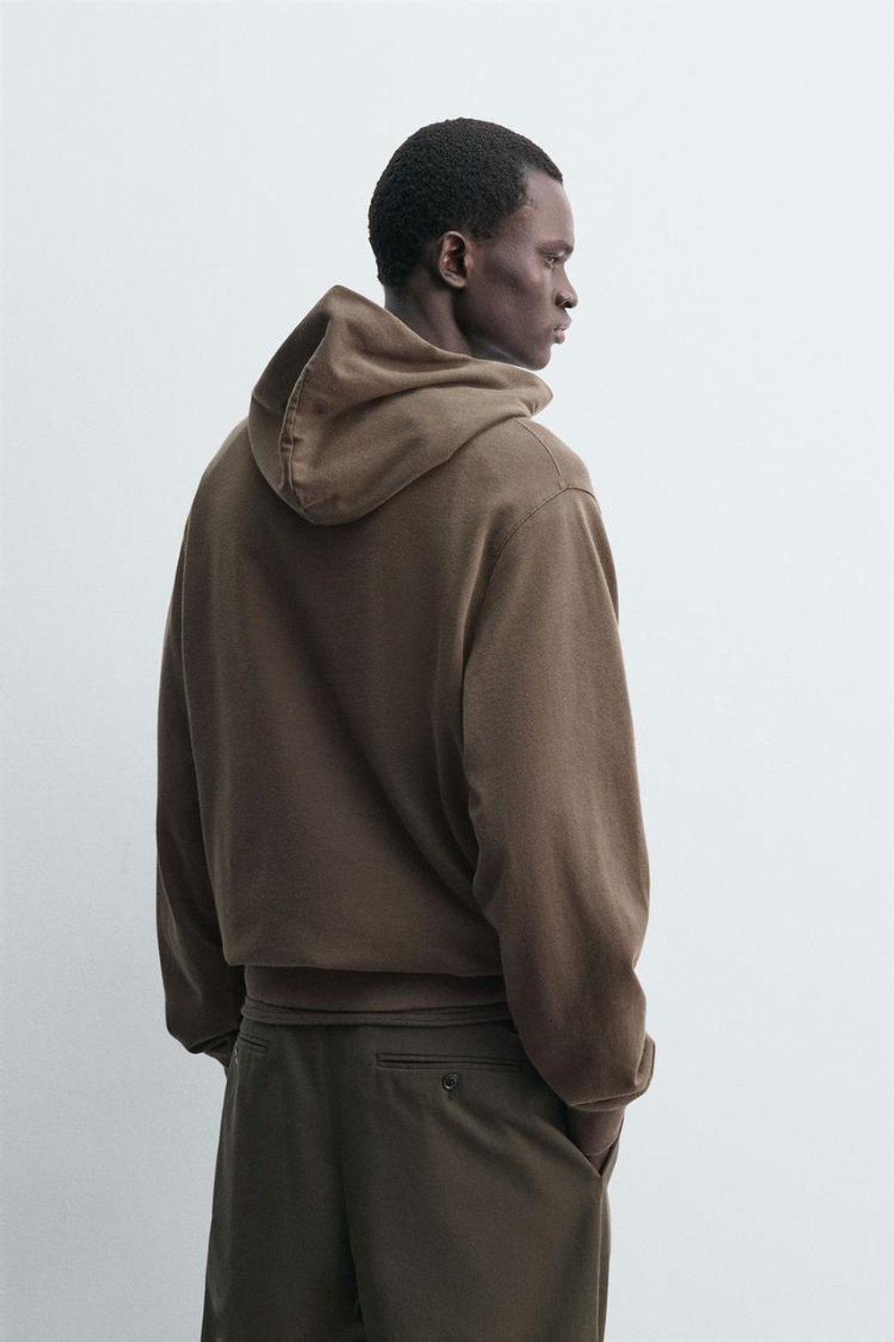 ZARA ТОЛСТОВКА С КАПЮШОНОМ И ЭФФЕКТОМ ПОТЕРТОСТИ, КОРИЧНЕВЫЙ