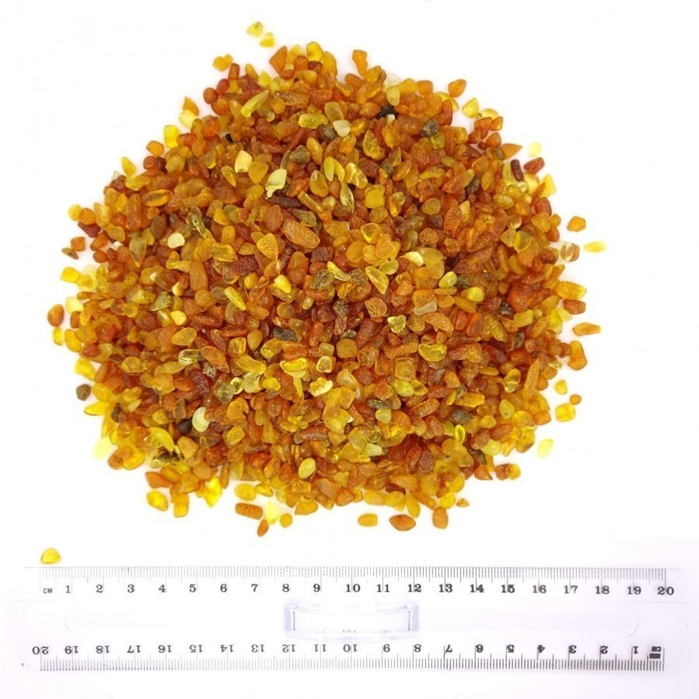 Янтарная крошка (полуфабрикат), фракция 4+ мм (светлый) полированный (лот 2 кг)