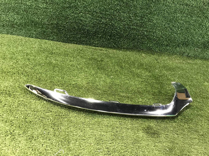 Молдинг переднего бампера правый Mercedes C w205 (2014-2018) AMG