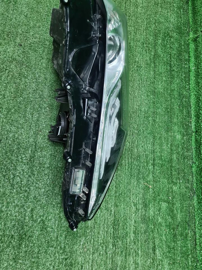 Фара правая Toyota Camry xv70 (2020-н.в.) LED