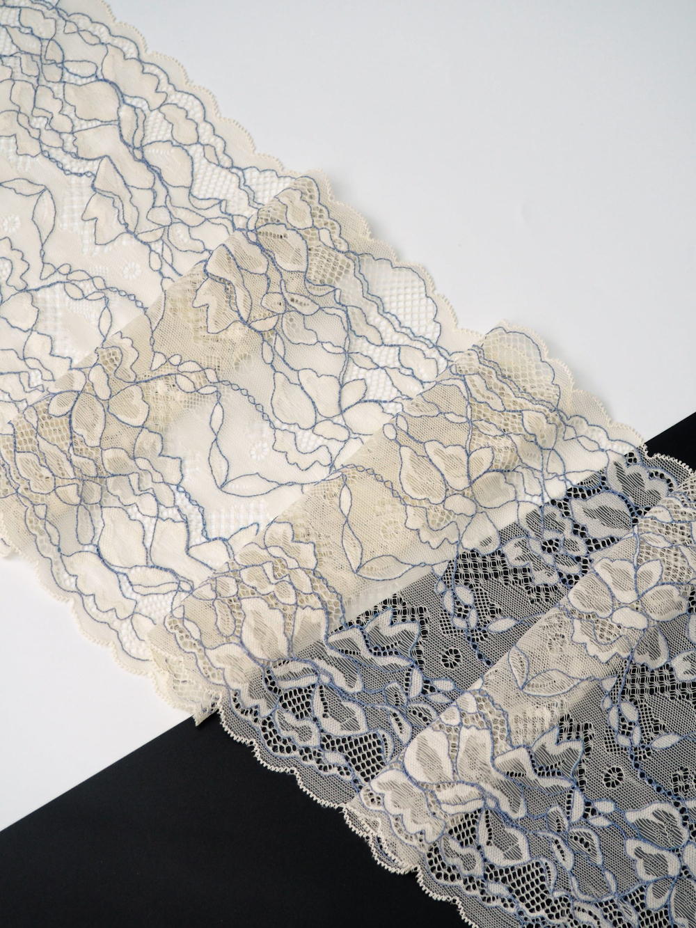 Эластичное кружево светло-бежевое с серо-синей ниткой 21 см ОТРЕЗ 2 м