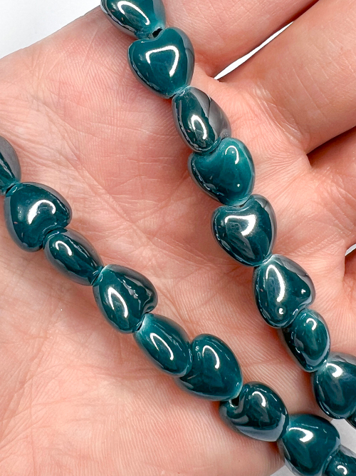 Керамические бусины Сердце, 10/13/15 мм, на нитке 32 см