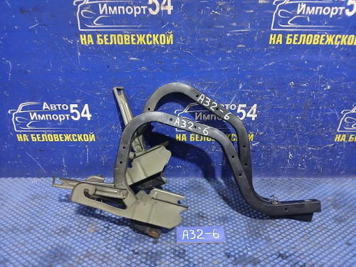 Петля багажника NISSAN CEFIRO 1994