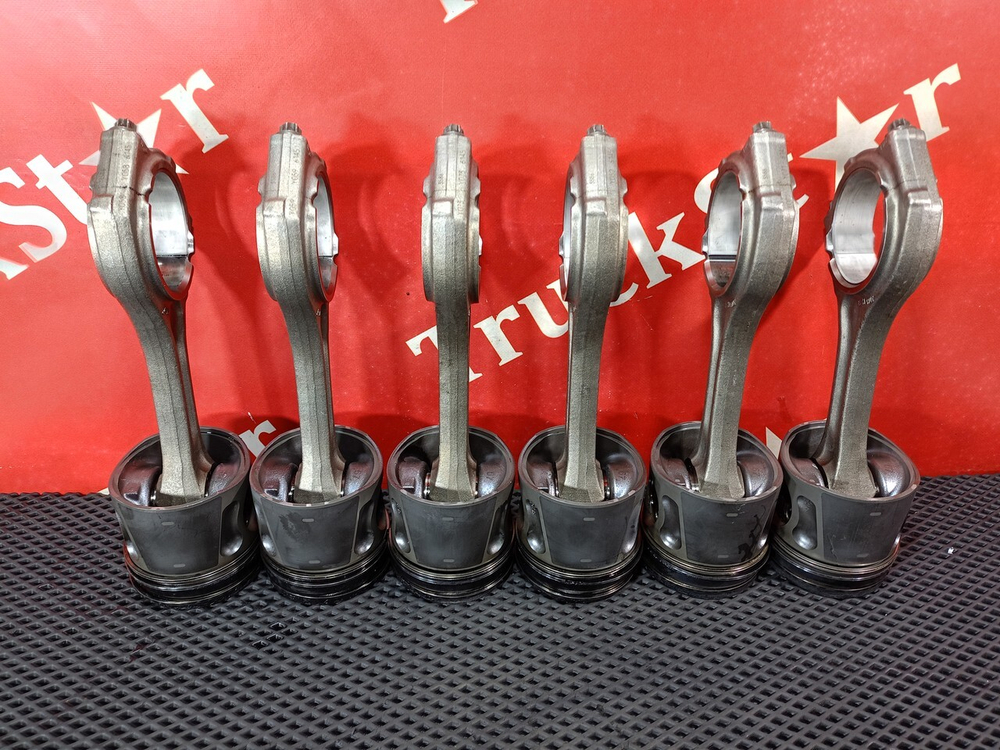 Комплект поршней с шатунами