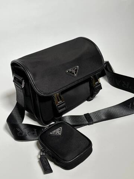 Сумка-мессенджер Prada