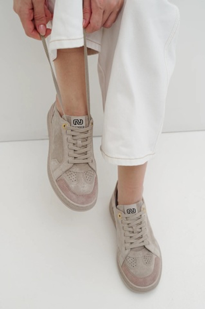 Кеды из натуральной замши в бежево-пудровом оттенке