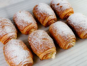 КРУАССАНЫ С ТВОРОГОМ 100гр