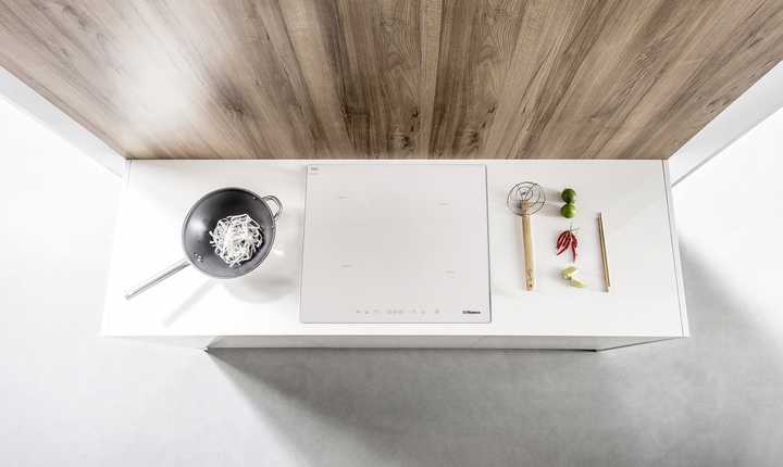 Индукционная панель Hansa BHIW68308