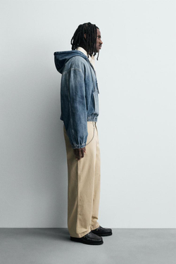 ZARA КУРТКА ИЗ ТКАНИ С ЭФФЕКТОМ ПОТЕРТОСТИ С КАПЮШОНОМ, ВЫЦВЕТШИЙ СИНИЙ