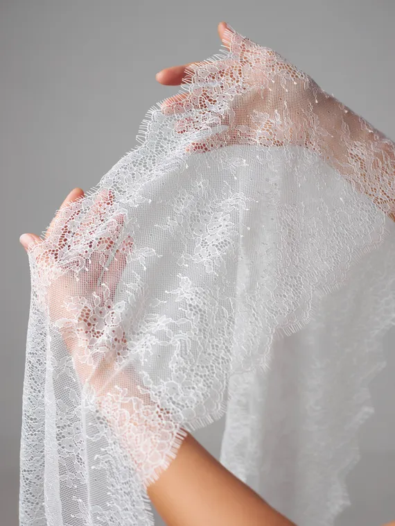 01-11 Кружево шантильи 23 см, айвори 004