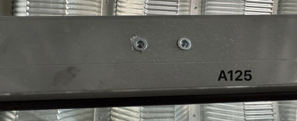 Алюминиевая Дверь Б/У 234(в) х 225(ш) Входная