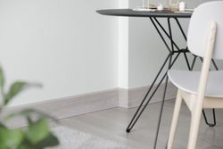 Плинтус Cezar Hi-Line 142 Ясень Балтимор, 2500x75x22 мм