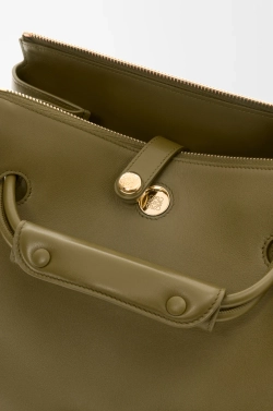 Loewe Сумка Madrid среднего размера из мягкой телячьей кожи, оливковый