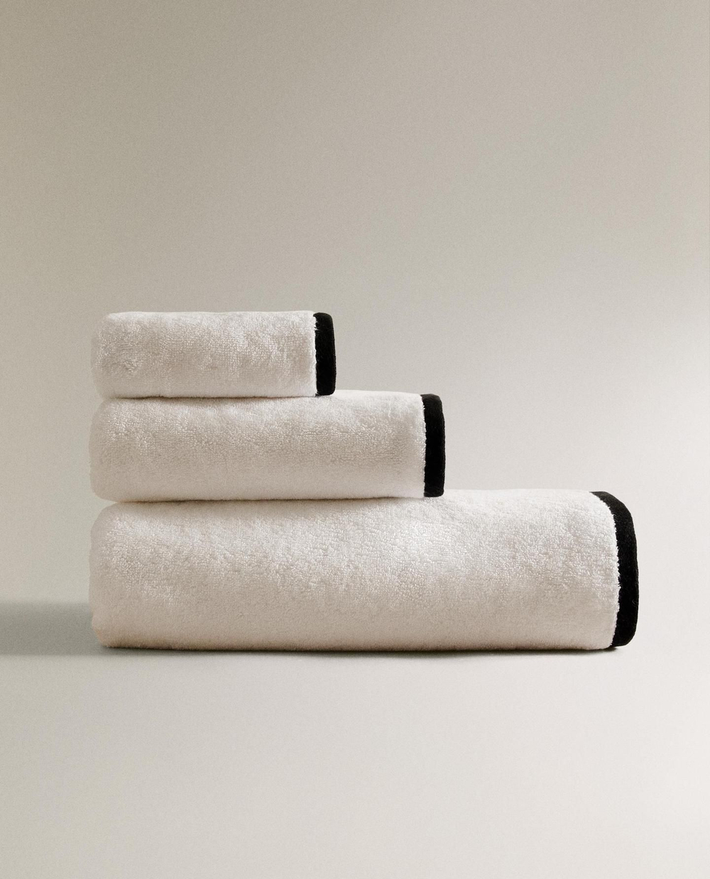 Zara Home - Банное полотенце с контрастным подолом, белый, 30х50 см