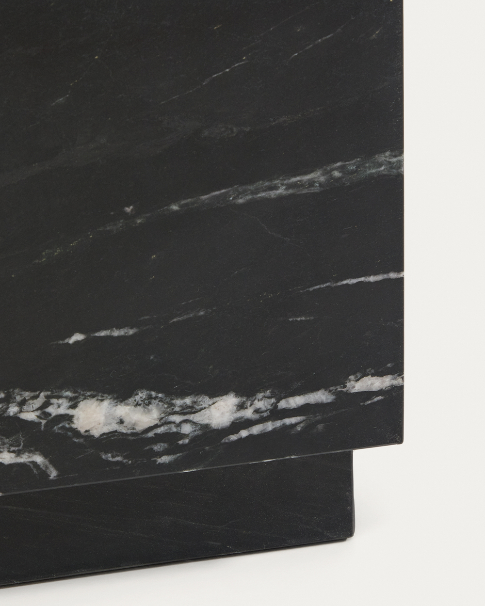 Приставной столик Sorein из черного мрамора 40 x 40 см