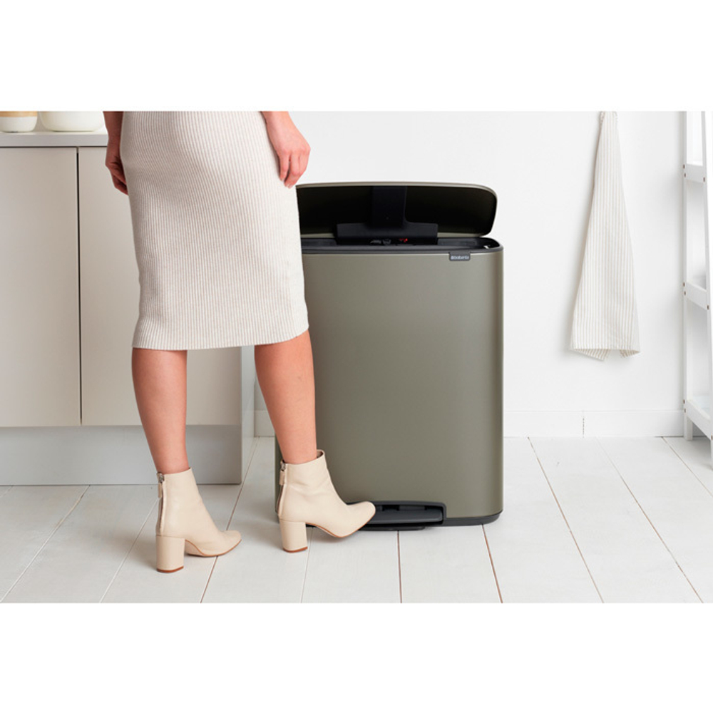 Мусорный бак Bo Pedal Bin 60л Brabantia Платиновый