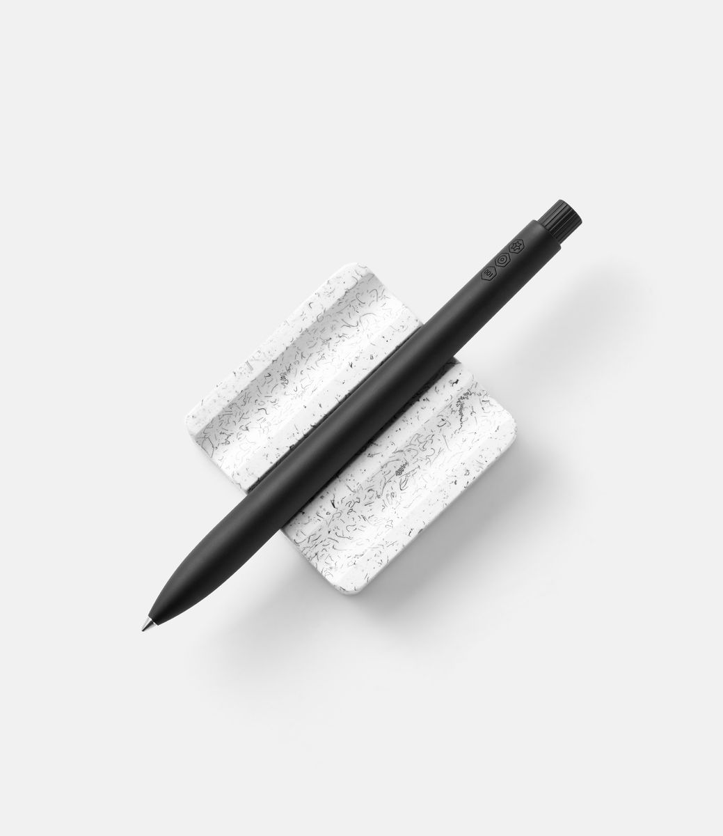 Ajoto The Pen Stainless Steel Carbon Black — ручка-роллер из стали