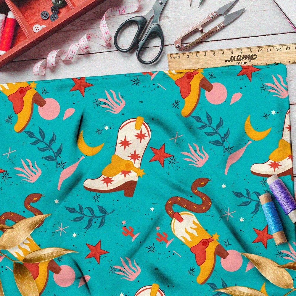 Ткань флис сапоги ковбоя и змеи на бирюзовом фоне