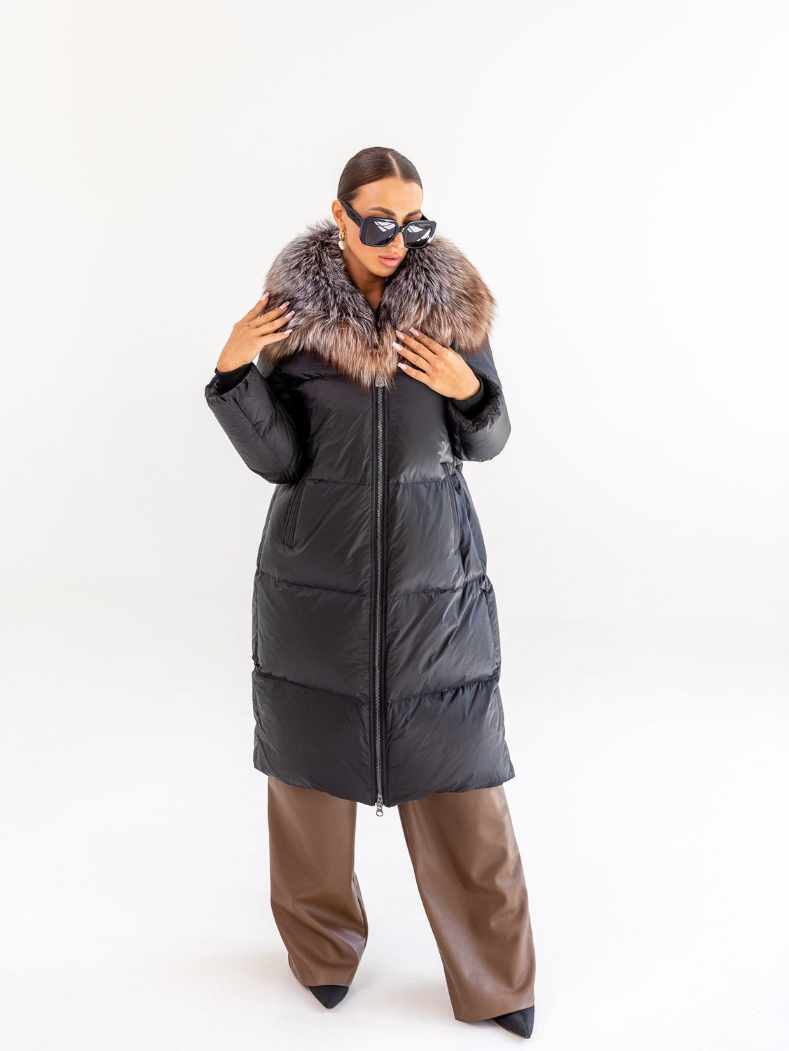 Пуховое женское длинное пальто с мехом