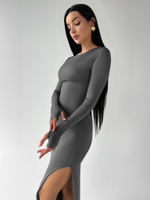 Платье 711 удлиненное однотонное с разрезом по ноге и прорезью для пальца