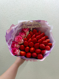 Букет из клубники и роз