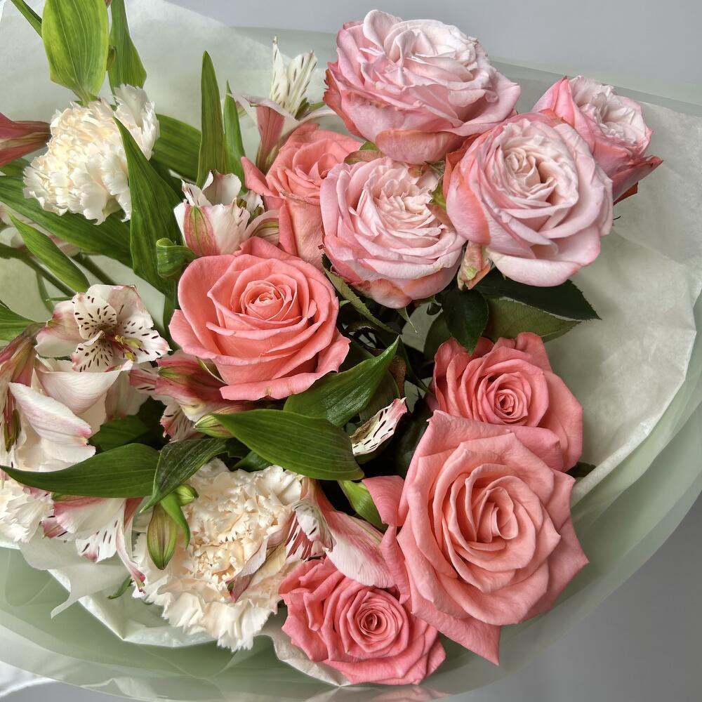 «Весеннее солнце» букет из роз пионовидных Мадам Бомбастик,Альстромерии,розы Анна Карина и кремового диантуса