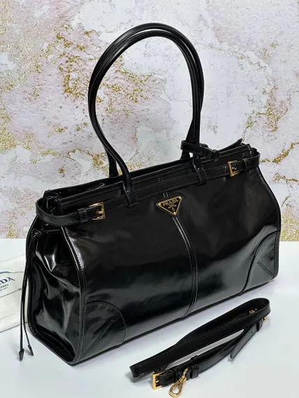 Большая кожаная сумка Prada через плечо, черный