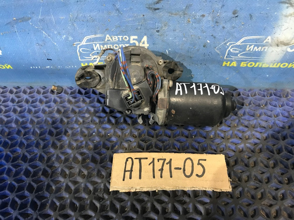 Моторчик переднего дворника TOYOTA CARINA 1990