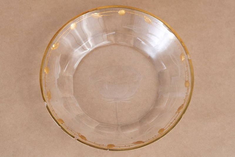 Небольшая тарелочка для мелочей в стиле модерн с изображением розы