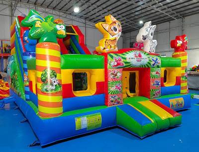 Коммерческий надувной батут «Звериный мир» с горкой и аркой, 6*5*4.2 м.