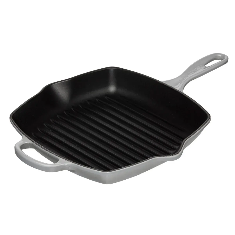 Le Creuset Чугунная сковорода-гриль диаметром 26 см, серо-туманного цвета.