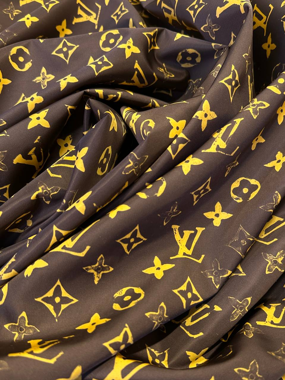 Курточно-плащевая ткань нейлон Louis Vuitton waterproof коричневая с желтым лого