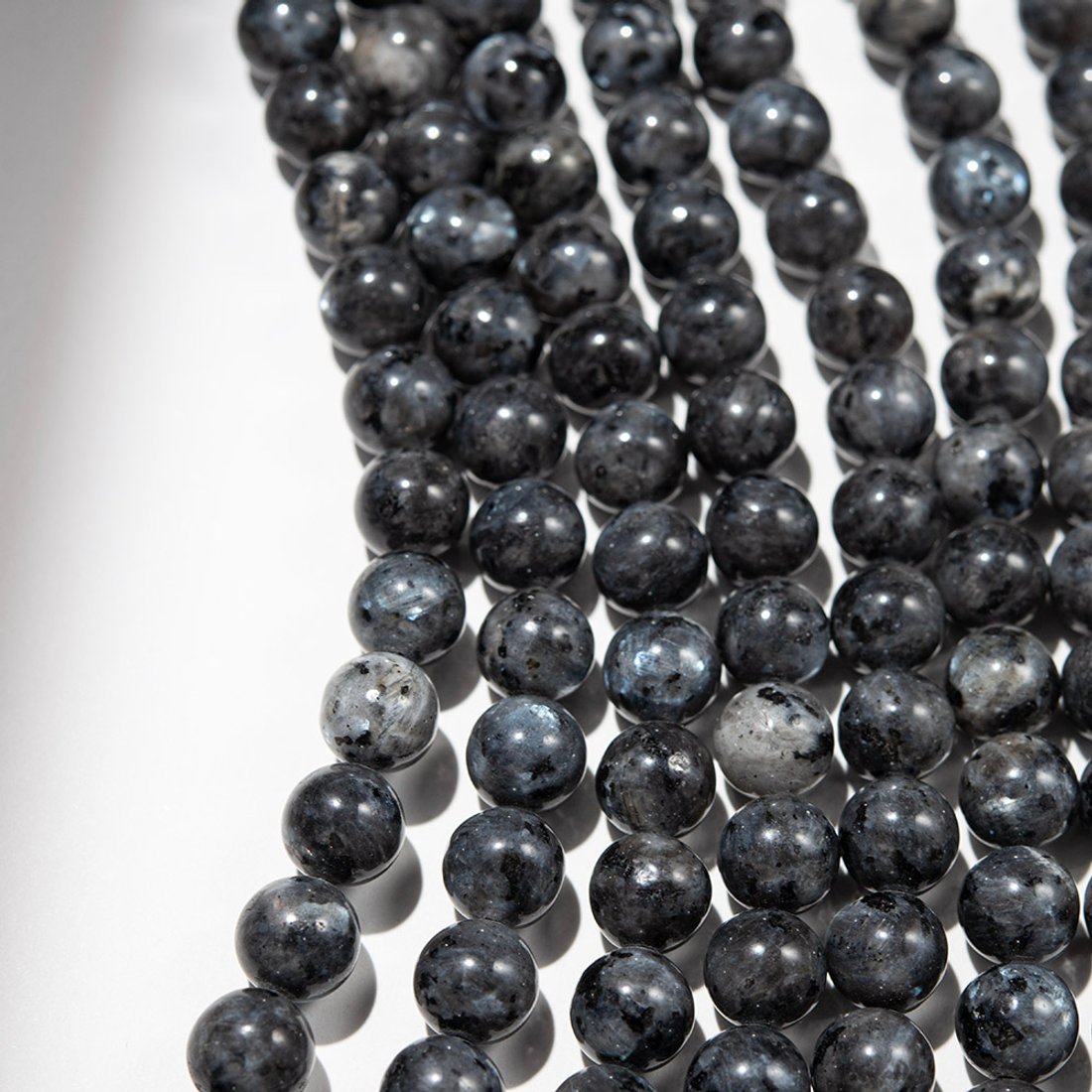 Ларвикит (Темный лабрадорит) натуральный, 10,8мм, шар