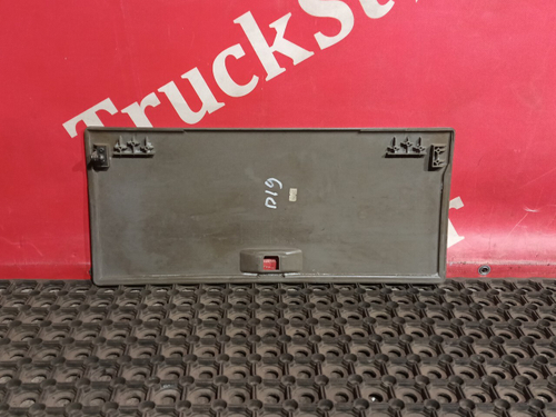 Крышка вещевого ящика