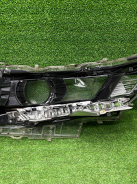 Стекло фары правое Toyota Land Cruiser Prado 150 (2017-н.в.)