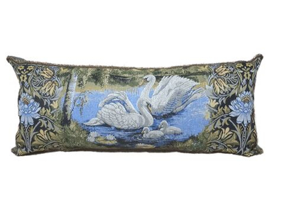 Декоративный гобеленовый чехол Семья лебедей 34х77