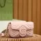 Поясная сумка Gucci с логотипом GG Marmont светло-розовый
