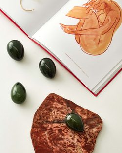 Яйцо из нефрита