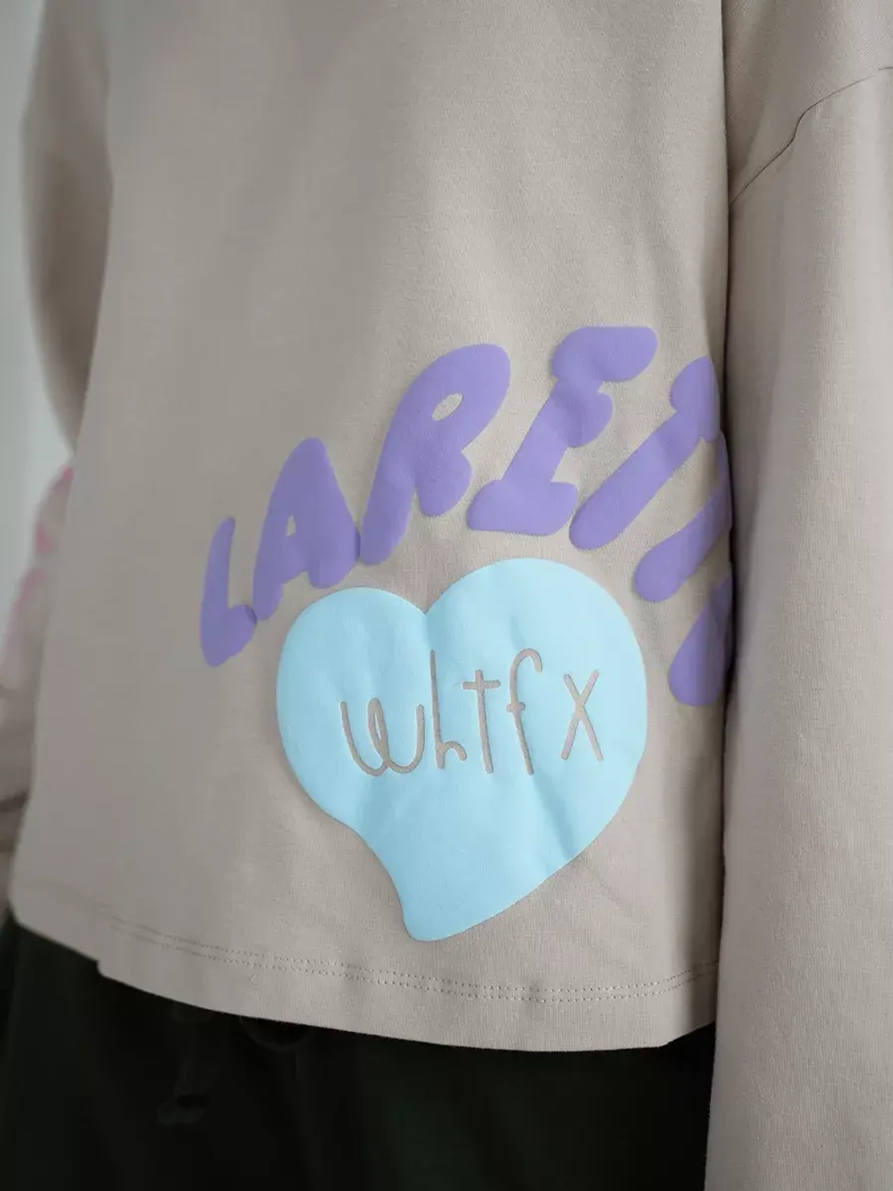 Лонгслив для девочки бежевый