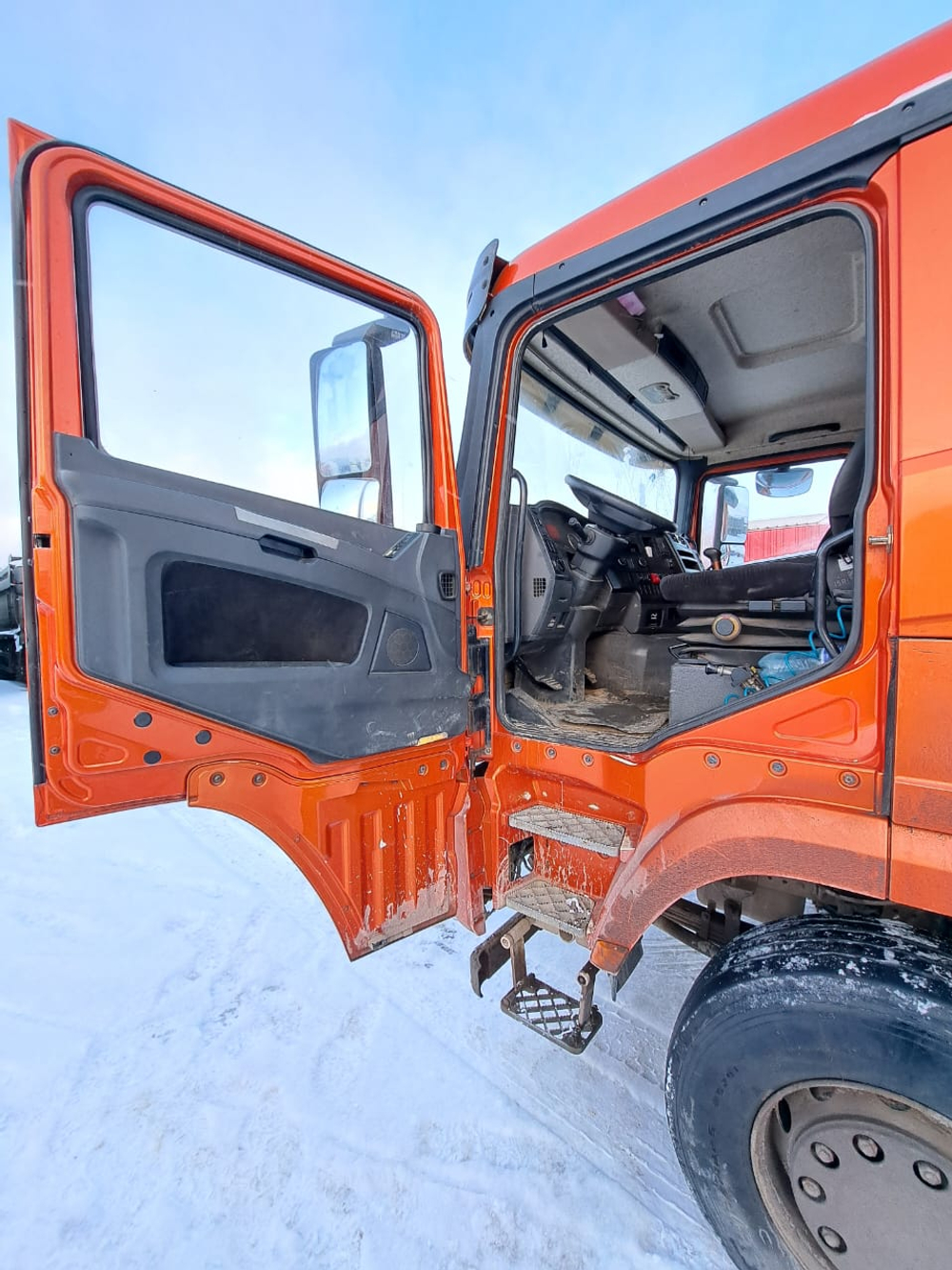 Shacman (Shaanxi) SX* 6x4 Самосвал SX32586T384 (Дизельный, 11,6 л, 369 л.с., МТ)