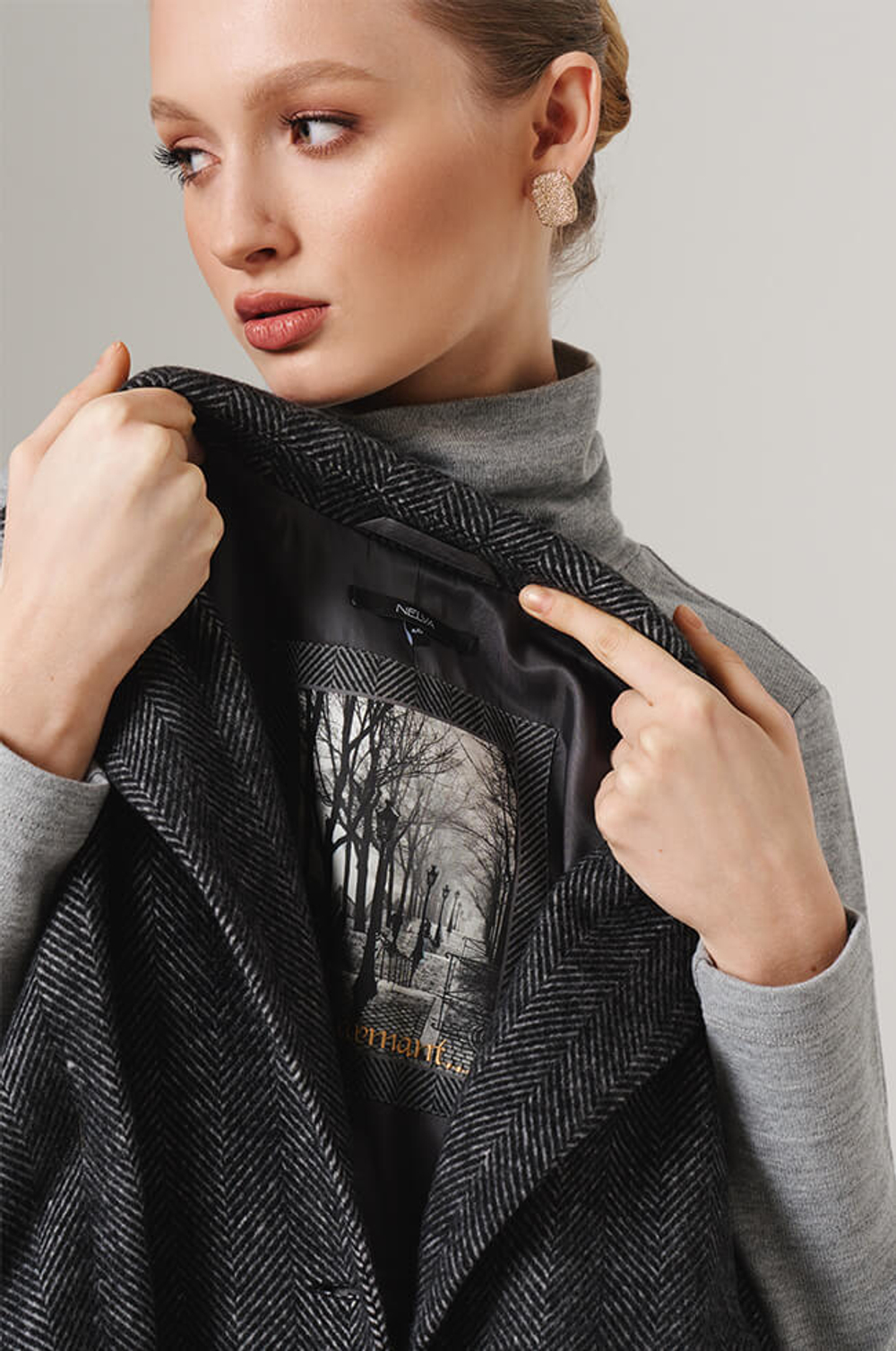 0107 Пальто женское (темно-серый елочка)