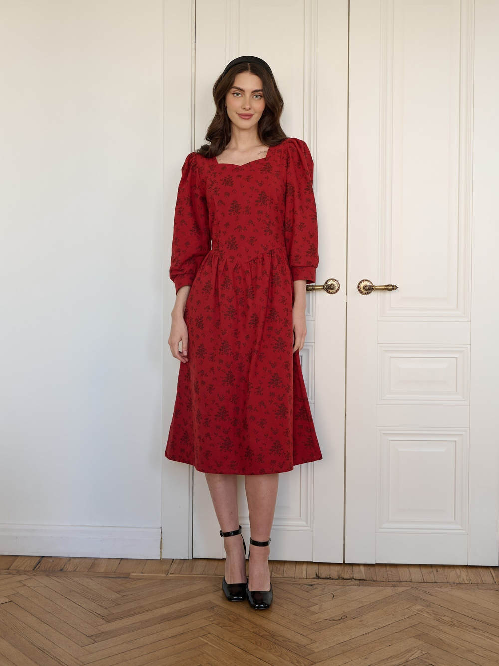 Платье с вырезом-сердечко