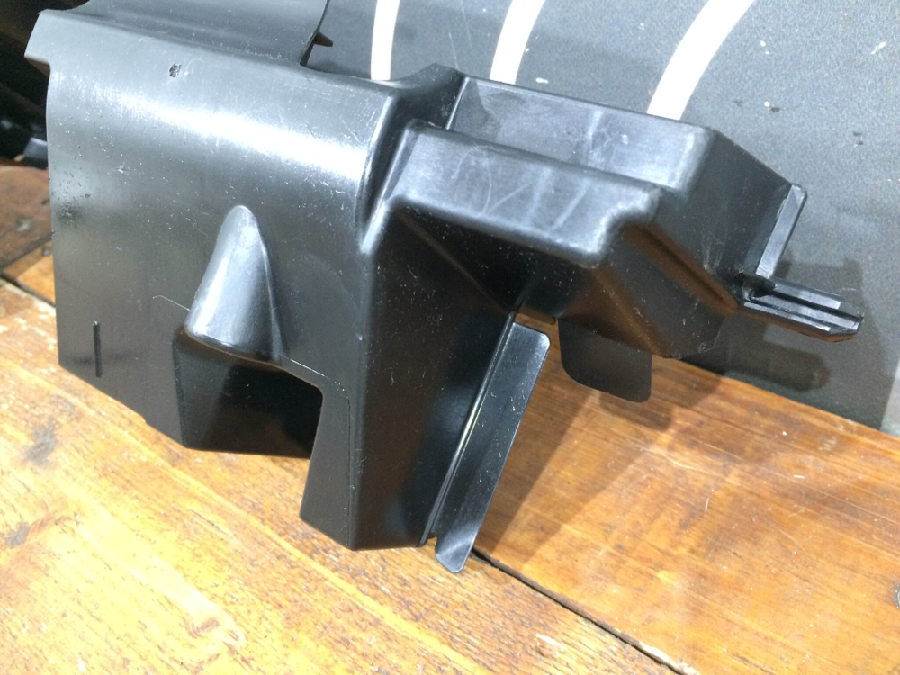 Дефлектор радиатора правый Camry XV70 Новый Оригинал 1659325030