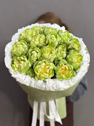 Монобукет из 15 пионовидных роз сорта "Вегги"