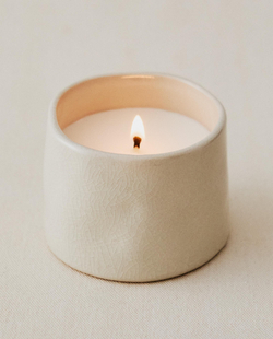 Zara Home Свеча ароматическая Luminous Camellia 150 г, растительный воск, аромат цветочный, Розовый