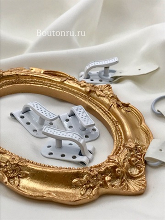 Шубный крючок белый 15 мм