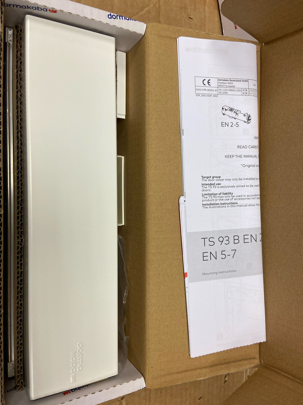 dormakaba (ex. DORMA) TS93 B EN5-7 корпус доводчика для работы со скользящим каналом. Цвет: серебристый (анодированный алюминий)