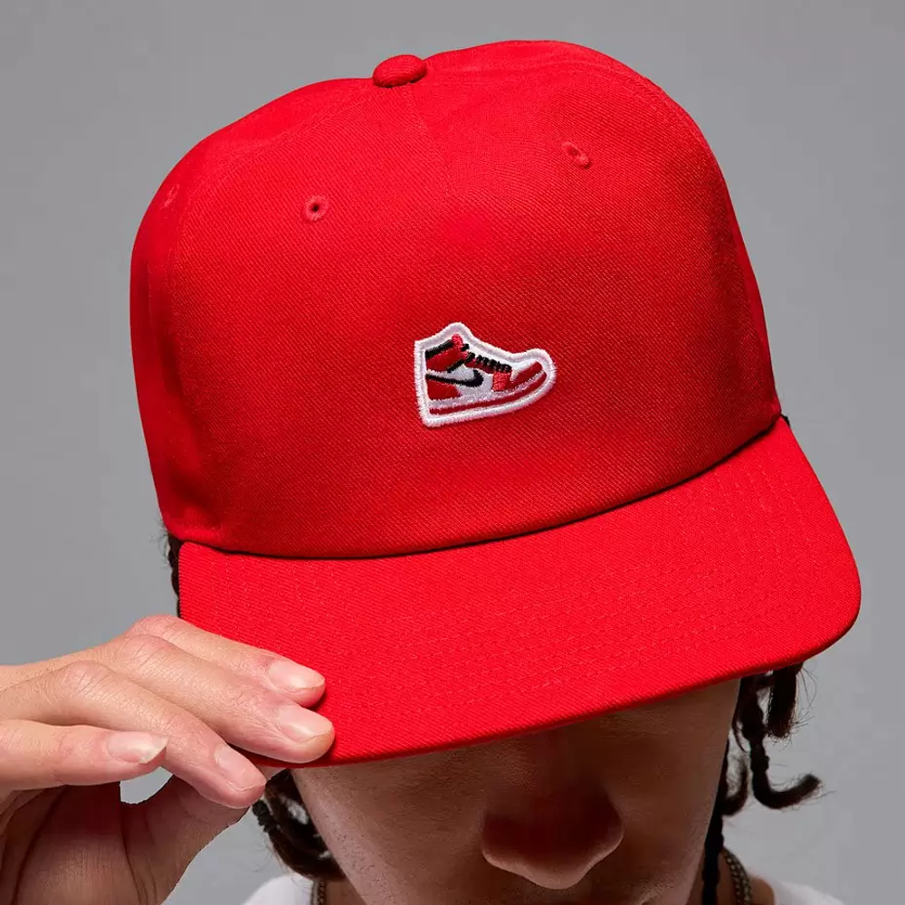 HV1169-636 Кепка U J PRO CAP S FB BR SNKR PTCH