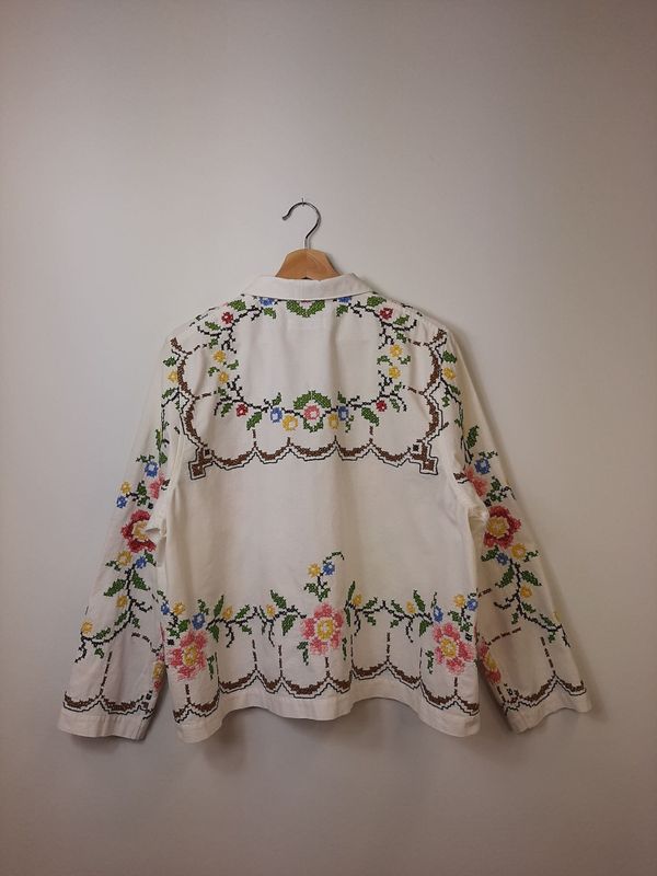 Рубашка Украшенная Яркой Вышивкой / Big Pink Flowers Long Sleeve белая - фото 8